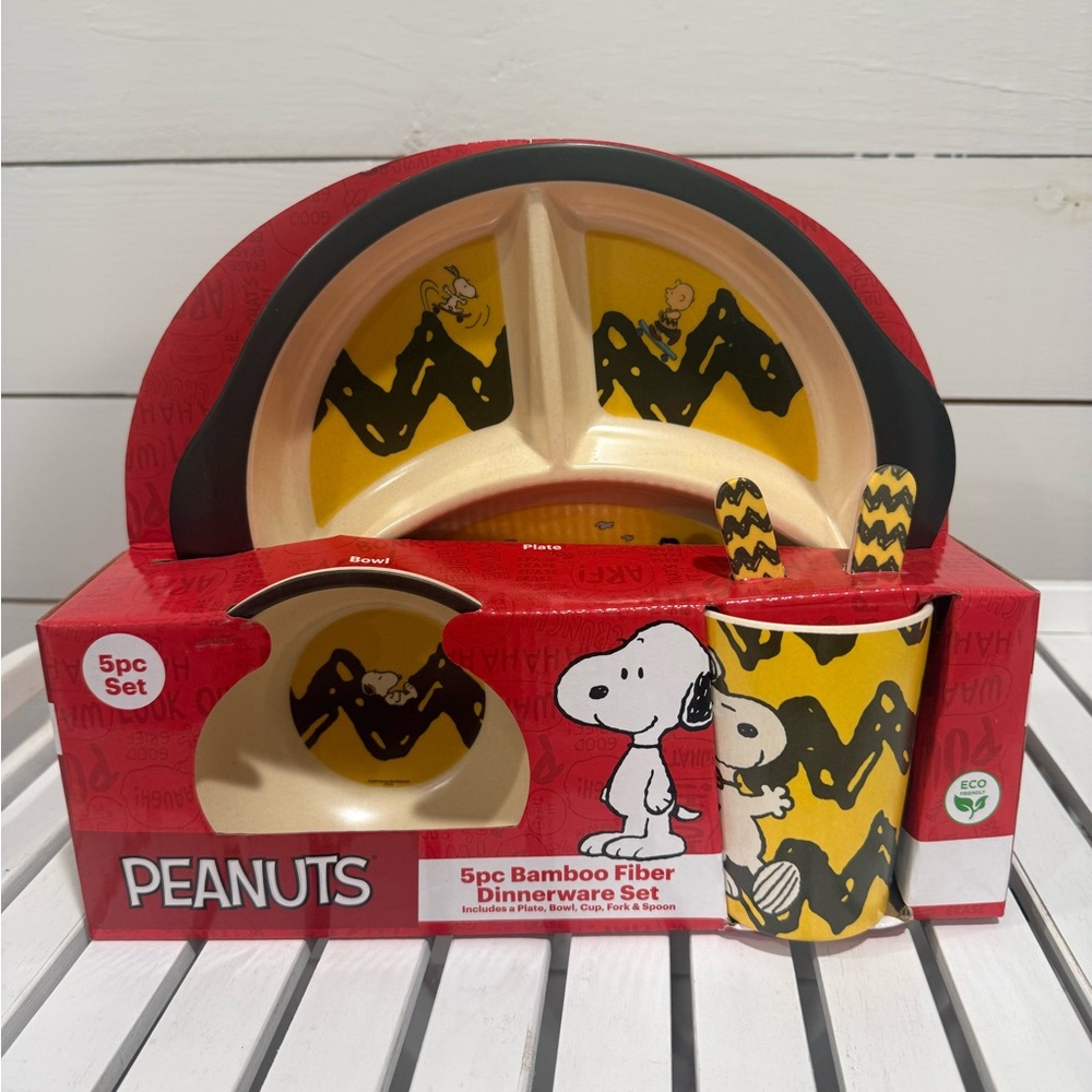 Peanuts  Bamboo Dinnerware Set
